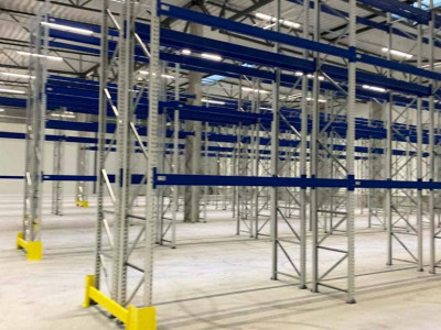 Levering og montering av Groglass pallehyller 2